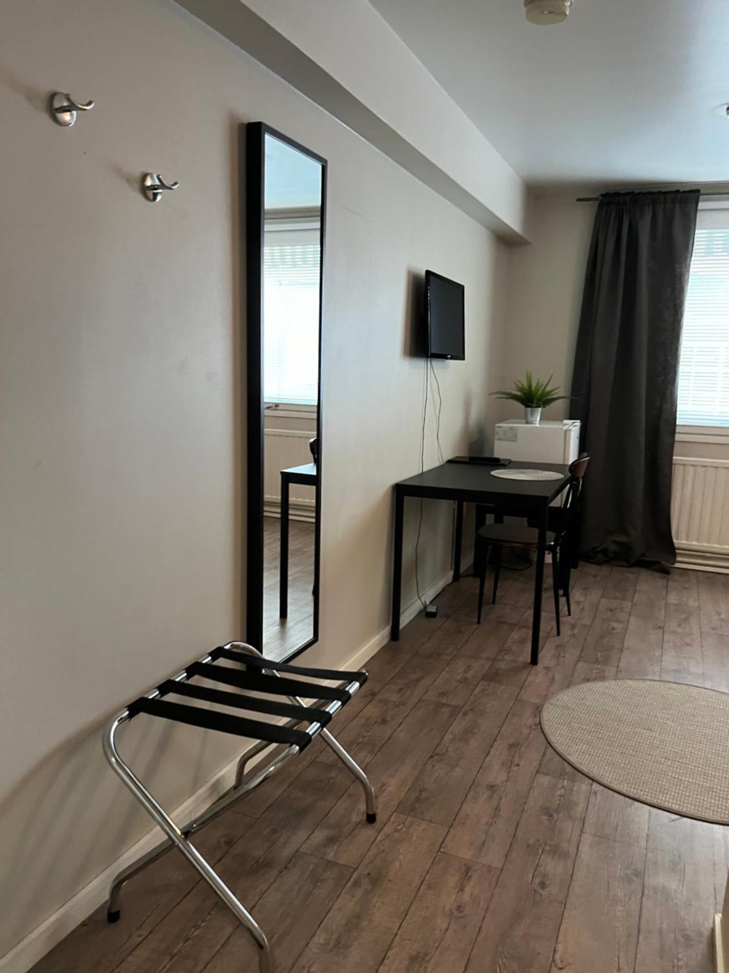 Hotelli Keskipiste Kärsämäki Exteriör bild